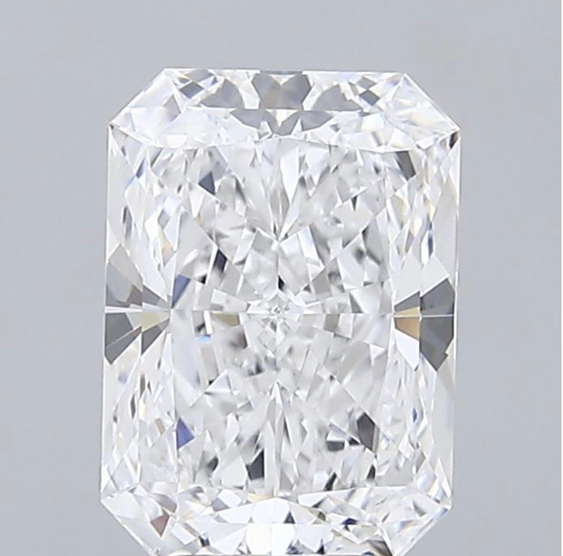Diamant Radiant Schliff 3,81 Karat / VVS2 / D / IGI zertifiziert/ CVD
